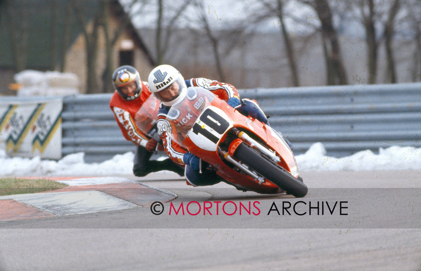 NNC 18 10 11 025 
 NNC 18 10 11 025 - No. 10 Mick Grant on a 500cc Suzuki leads Barry Sheene on a 680cc Suzuki 
 Keywords: 1979, Donington Park, Mortons Archive, Mortons Media Group, Nick Nicholls, Solos