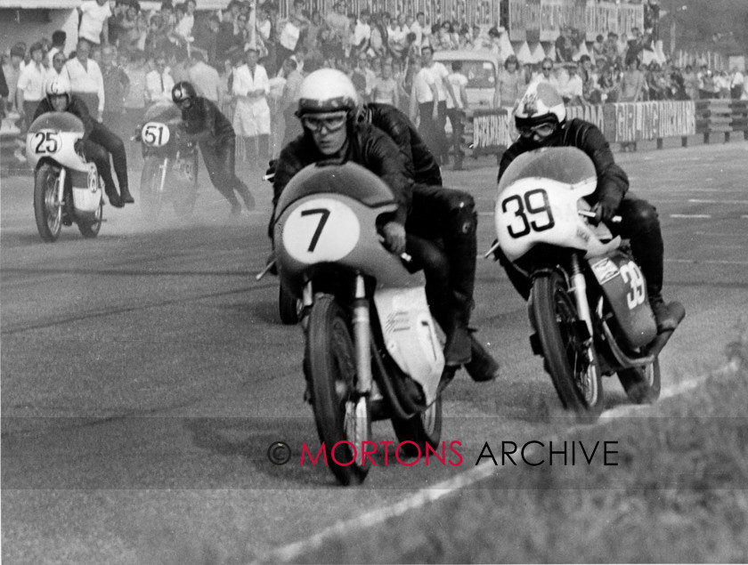 NNC RR A0073 
 NNC RR A - Snetterton 30the August 1970 - No. 7 Martyn Ashwood 700 Rickman Weslake, No. 39 Steve Spencer 750 Commando, No. 25 Grame Corbett 246 Yamaha and No. 51 Barry Sheene entered on a 700 Rickman Weslake, but rode a 500 Suzuki 
 Keywords: Mortons Archive, Mortons Media Group, Nick Nicholls, Road Race