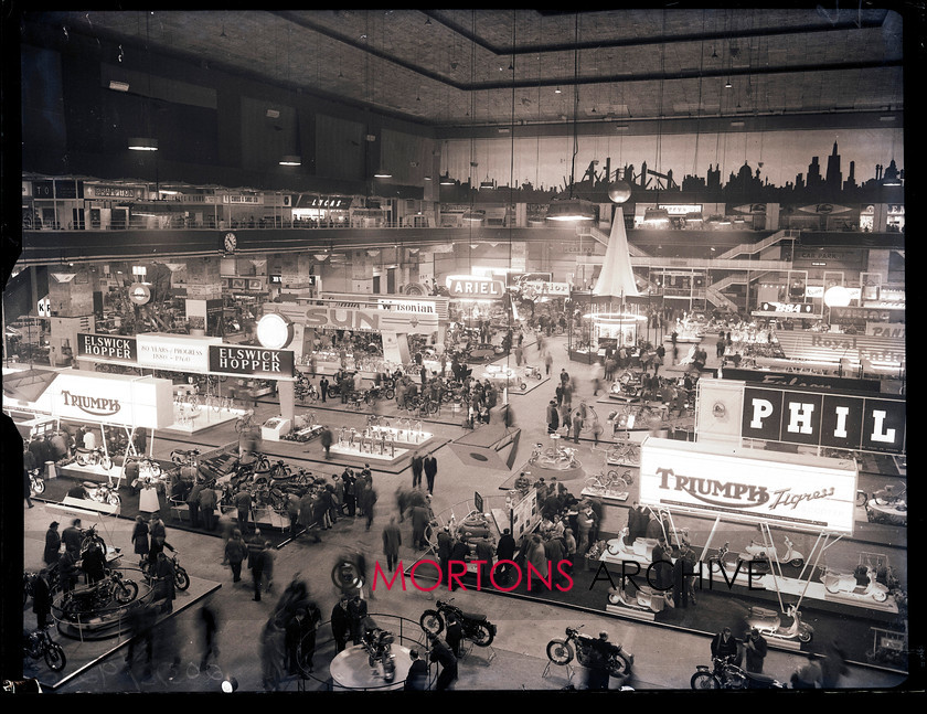 1960 Earls Court Triumph stand 
 1960 Earls Court Show November 1960, Triumph stand 
 Keywords: 1960, Earls Court, Glass plate, Mortons Archive, Mortons Media Group, Show, Triumph