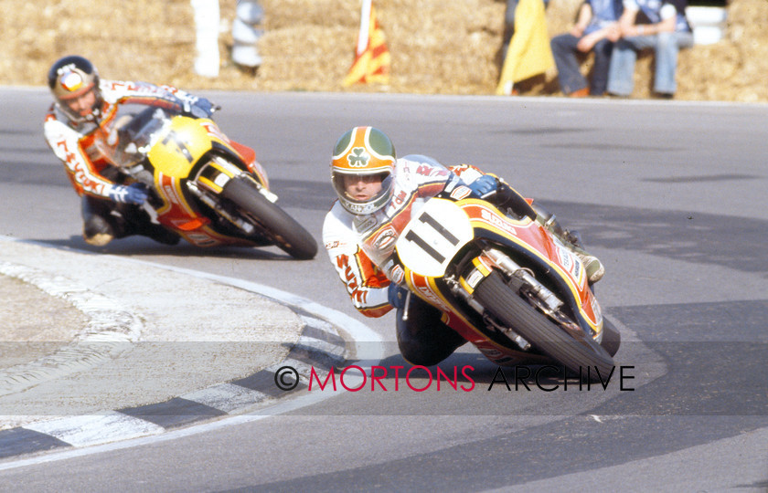 NNC 07 11 11 013 
 NNC 07 11 11 013 - Suzuki team men Tom Herron leads Barry Sheene 
 Keywords: 1979 GB v US, Brands Hatch, Mortons Archive, Mortons Media Group, Nick Nicholls