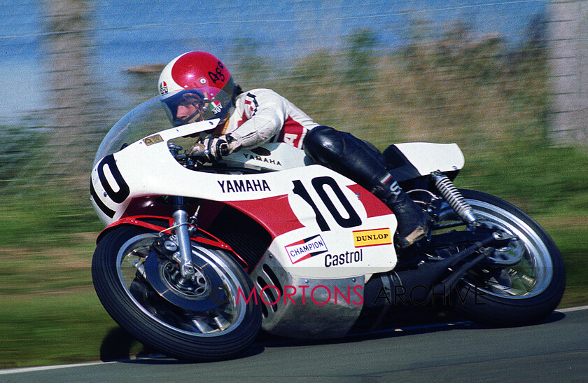 Agostini-004 
 Agostini 0004 
 Keywords: Giacomo Agostini on the 750 Yamaha racing at Mallory on 14th September 1974