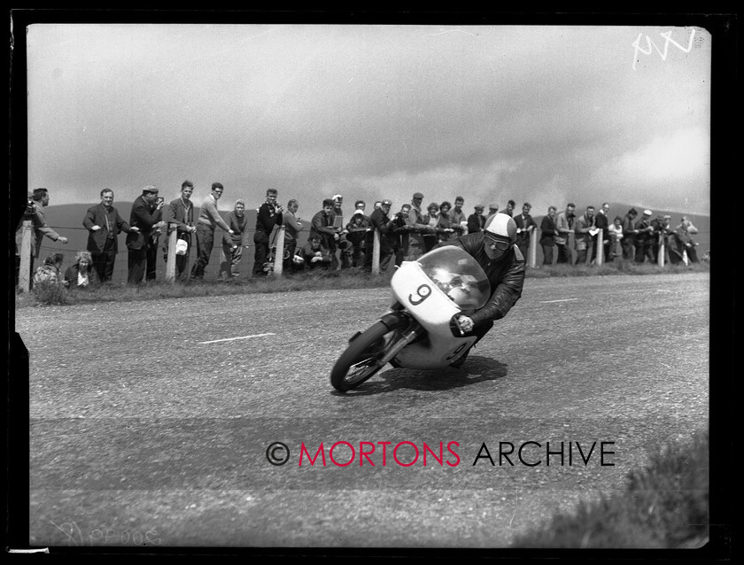 20099-08 
 1960 Senior TT. 
 Keywords: 1960, 20099-01, glass plate, isle of man, matchless, Mortons Archive, Mortons Media Group Ltd, murray, norton, pound, senior, Straight from the plate, the classic motorcycle, tt, tt senior 1960, windy, 20099-02, mizen, smith, 20099-03, hartle, mv, 20099-04, john surtees, 20099-05, beevers, glazebrook, moule, 20099-06, ekstrom, northwood, 20099-07, kepple, simmonds, 20099-08, dale, 20099-09, 20099-10, anderson, 20099-11, driver, 20099-12