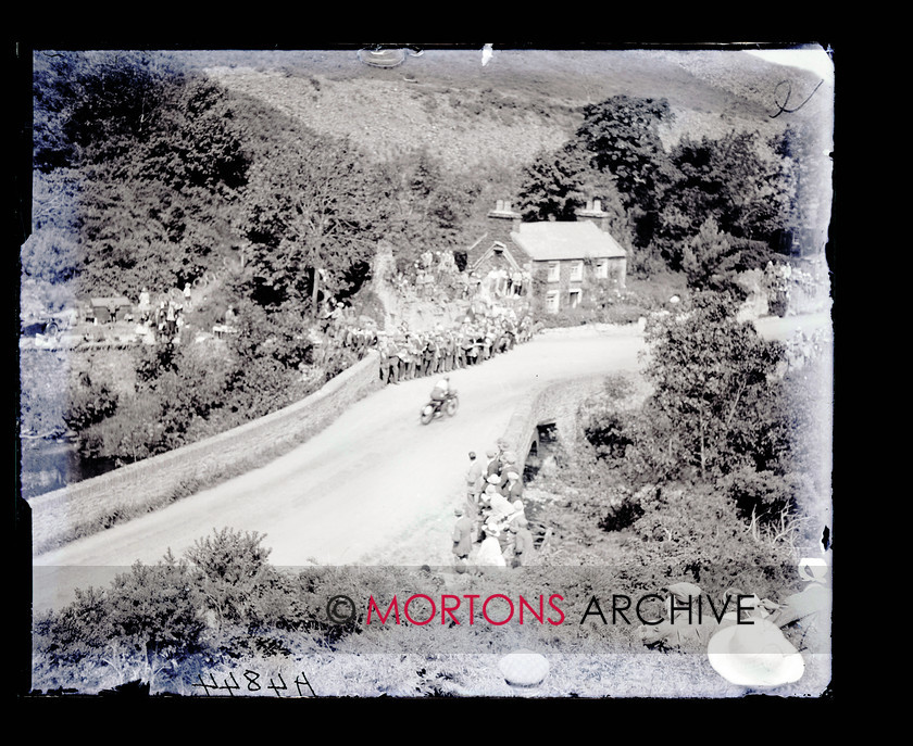 062 SFTP 09 1925 IOM Junior TT 
 1925 Junior TT - 
 Keywords: Glass plate, Isle of Man, Junior TT, Mortons Archive, Mortons Media Group, September, Straight from the plate, The Classic MotorCycle