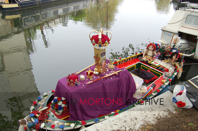 DSC 0040 
 Canalway Cavalcade in Julilee mood - John Ross leads the way into the pool with Elizabeth Rose 
 Keywords: 2012, June, Mortons Archive, Mortons Media Group, Towpath Talk