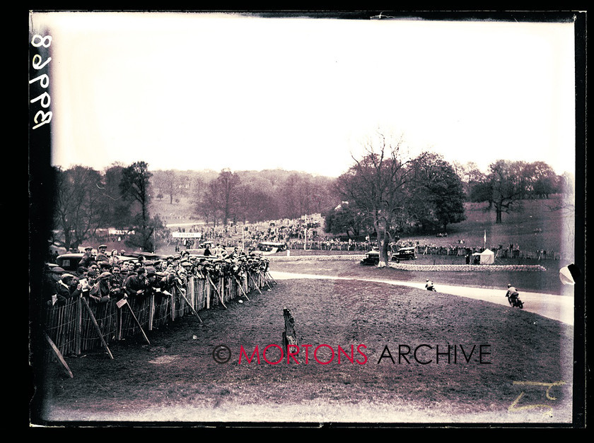 062 SFTP 15 
 Straight from the plate - Easter meeting Donington 1933 - 
 Keywords: 1933, Donington Park, Glass plate, Mortons Archive, Mortons Media Group, Straight from the plate