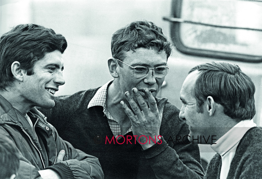 John Cooper 1970 023 
 L- R Agostini, John Cooper and Mike Hailwood chatting 
 Keywords: John Cooper, Mortons Archive, Mortons Media Group Ltd