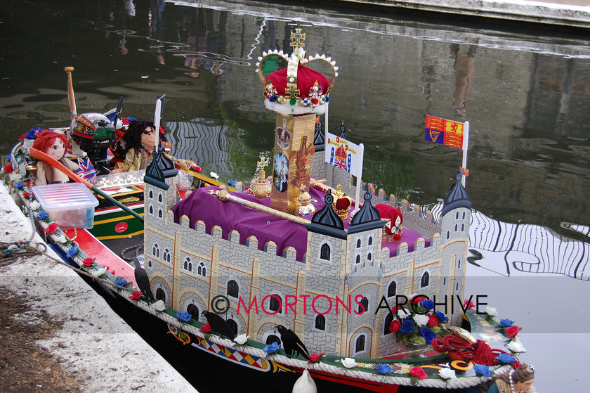 DSC 0047 
 Canalway Cavalcade in Julilee mood - John Ross leads the way into the pool with Elizabeth Rose 
 Keywords: 2012, June, Mortons Archive, Mortons Media Group, Towpath Talk