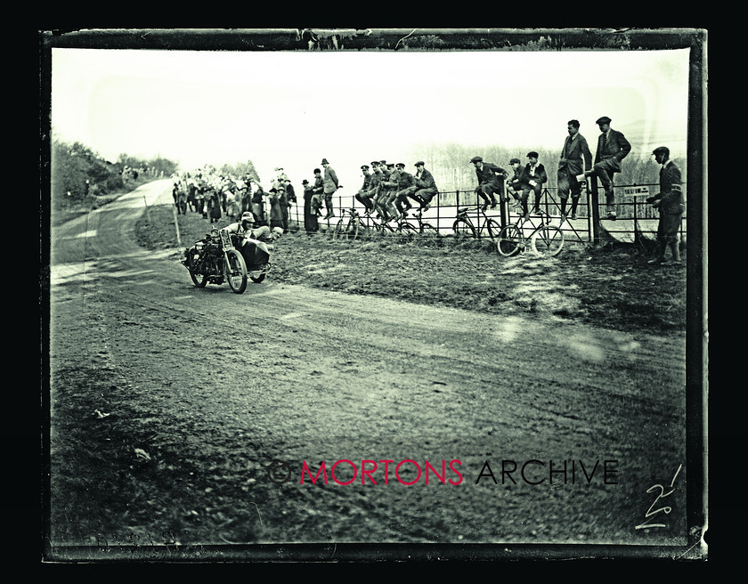 SFTP Inter-Varsity Speed Championship 13 
 Battle off the blues - Inter-varsity hill climb between Cambridge and Oxford - L R Oldmeadow (989cc Harley-Davidson) 
 Keywords: Glass Plate Collection, Hill climb, Mortons Archive, Mortons Media Group Ltd, The Classic MotorCycle