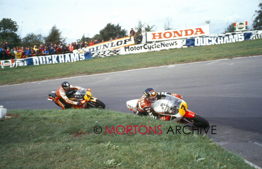 NNC 12 12 11 042 
 NNC 12 12 11 042 - 7 Barry Sheene - 500cc Yamaha, 4 Graeme Crosby - 500cc Suzuki 
 Keywords: 1981, Mallory Park, Mortons Archive, Mortons Media Group, Nick Nicholls