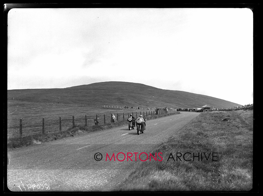 20099-01 
 1960 Senior TT. 
 Keywords: 1960, 20099-01, glass plate, isle of man, matchless, Mortons Archive, Mortons Media Group Ltd, murray, norton, pound, senior, Straight from the plate, the classic motorcycle, tt, tt senior 1960, windy, 20099-02, mizen, smith, 20099-03, hartle, mv, 20099-04, john surtees, 20099-05, beevers, glazebrook, moule, 20099-06, ekstrom, northwood, 20099-07, kepple, simmonds, 20099-08, dale, 20099-09, 20099-10, anderson, 20099-11, driver, 20099-12