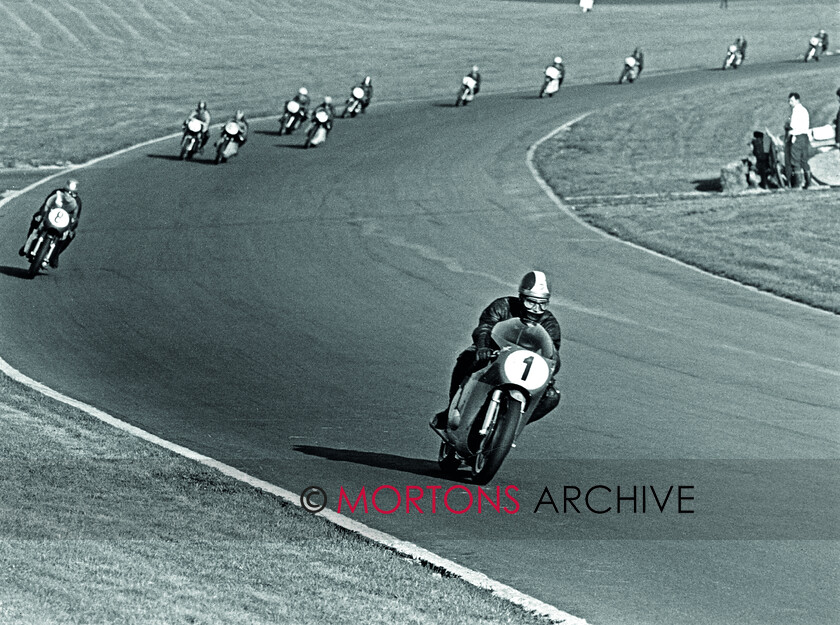 Agostini-030 
 Race of the South - Giacomo Agostini leads