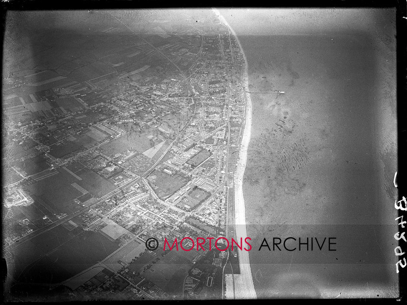 B4295 
 1930 German Grand Prix. Nurburgring. 
 Keywords: 1930, B4295, german, german grand prix, germany, glass plate, grand prix, Mortons Archive, Mortons Media Group Ltd, nurburgring, racing, Straight from the plate, The Classic Motorcycle