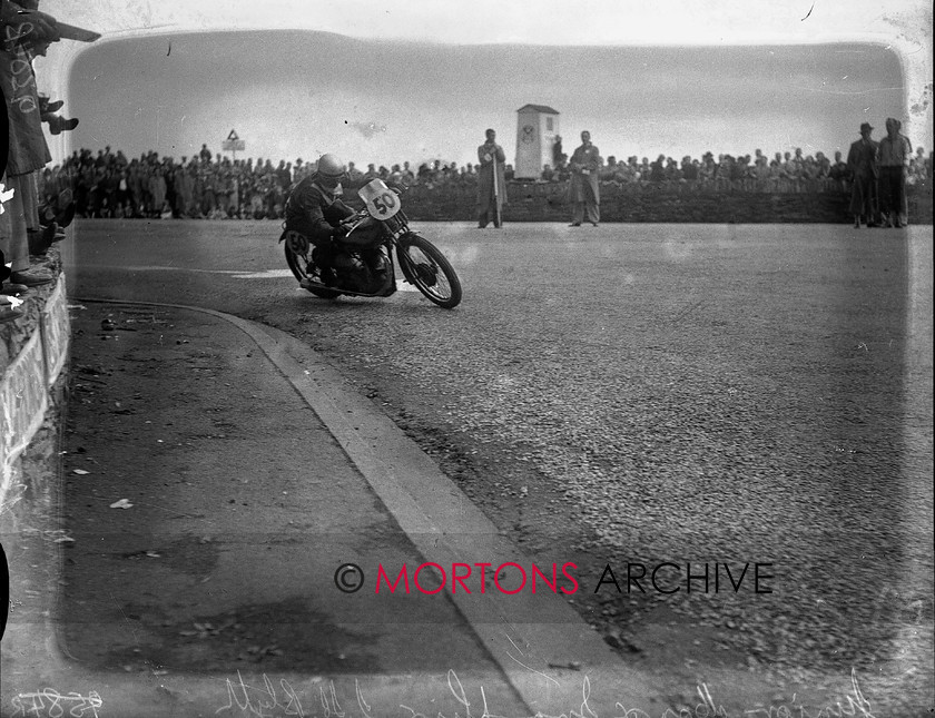 9384-08 
 1936 Junior and Lightweight Manx Grands Prix 
 Keywords: 1936, 9384-08, blyth, glass plate, governors bridge, isle of mann, January 2010, manx, manx junior grand prix, Mortons Archive, Mortons Media, Mortons Media Group Ltd., norton, The Classic MotorCycle, tt