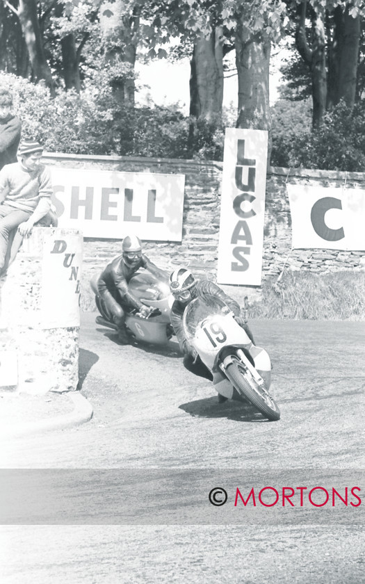 25t19 1965 TT P Read Ago 
 25t19, 1965 350 TT Isle of Man Phil Read riding a Yamaha leads Giacomo Agostini on MV. 
 Keywords: Action, Giacomo Agostini, Mortons Archive, Mortons Media Group, Nick Nicholls, Phil Read