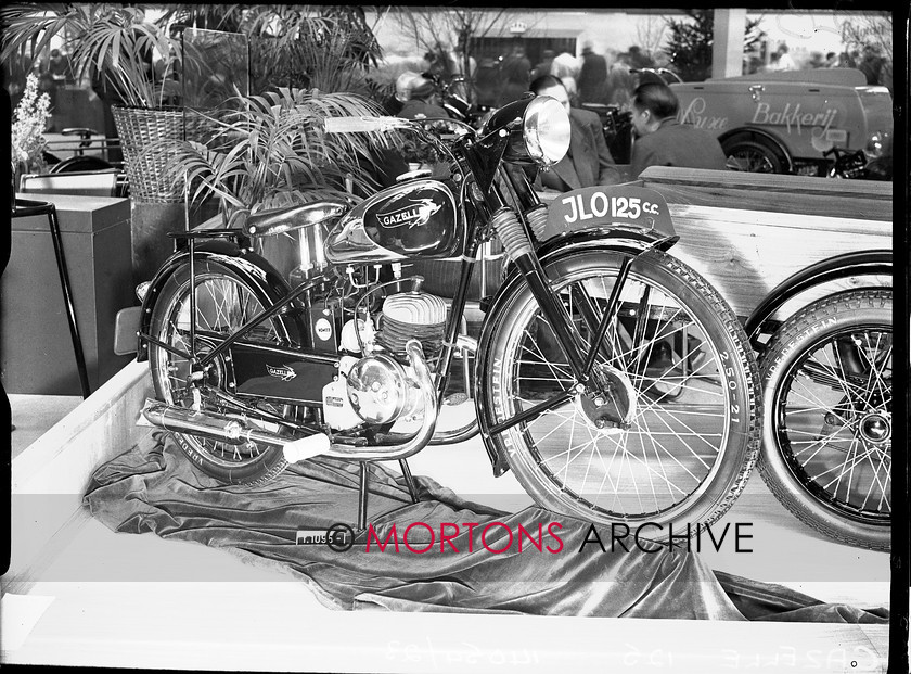 14054-23 
 1951 Dutch Motorcycle Show. 
 Keywords: 14054-23, 1951, dutch, dutch motorcycle show, glass plate, motorcycle show, November 09, show, Straight from the plate, The Classic Motorcycle