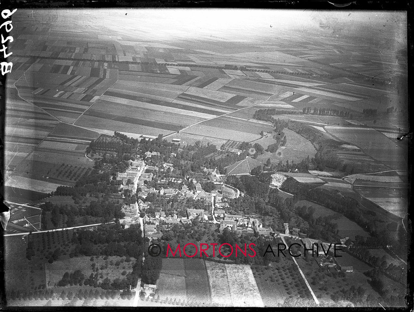 B4296 
 1930 German Grand Prix. Nurburgring. 
 Keywords: 1930, B4296, german, german grand prix, germany, glass plate, grand prix, Mortons Archive, Mortons Media Group Ltd, nurburgring, racing, Straight from the plate, The Classic Motorcycle