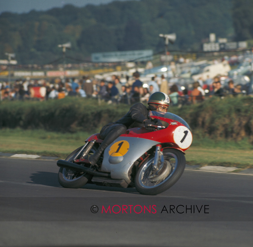 1970-Giacomo-Agostini-500-MV-Brands-Hatch-001 
 1970 Giacomo Agostini 500 MV Brands Hatch 001 
 Keywords: Action, Giacomo Agostini, Mortons Archive, Mortons Media Group Ltd, MV, Nick Nicholls, Road racing