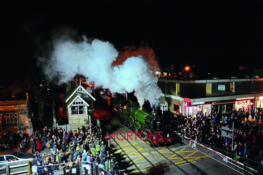 004 5043 Lincoln 
 Lincoln High Street level crossing during the Christmas Market GWR 4-6-0 No. 5043 Earl of Mount Edgcumbe departs for Tyseley 
 Keywords: Heritage Railway, Mortons Archive, Mortons Media Group Ltd