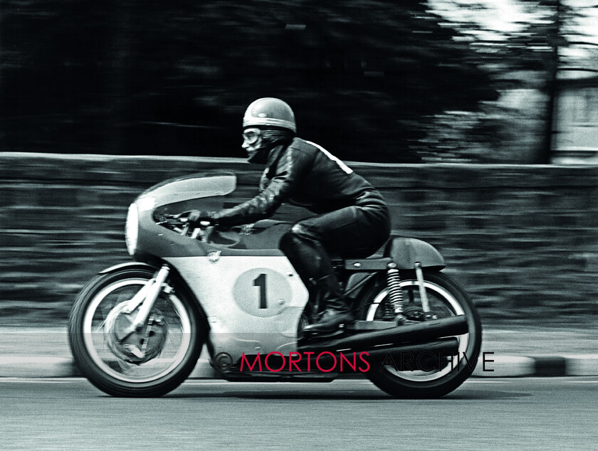 Agostini-034 
 Giacomo Agostini at Bray Hill in the 1970 Senior Isle of Man TT.