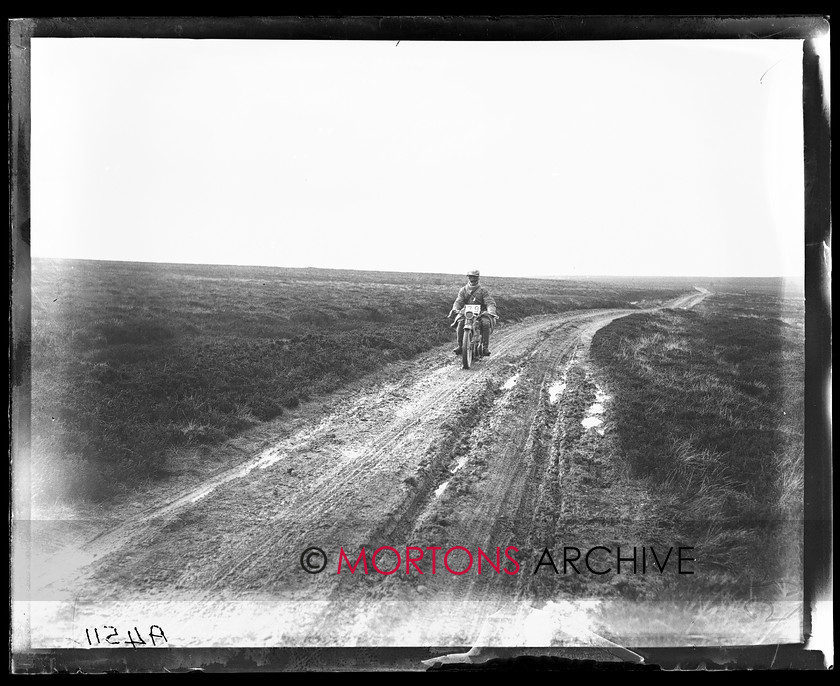 A4511 
 1925 ACU Stock Machine Trial. 
 Keywords: 1925, a.c.u, A4511, ACU Stock Machine Trial, glass plate, October 2009, stock machine trial, The Classic Motorcycle, trial