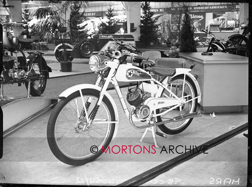 14054-12 
 1951 Dutch Motorcycle Show. 
 Keywords: 14054-12, 1951, dutch, dutch motorcycle show, glass plate, motorcycle show, November 09, show, Straight from the plate, The Classic Motorcycle