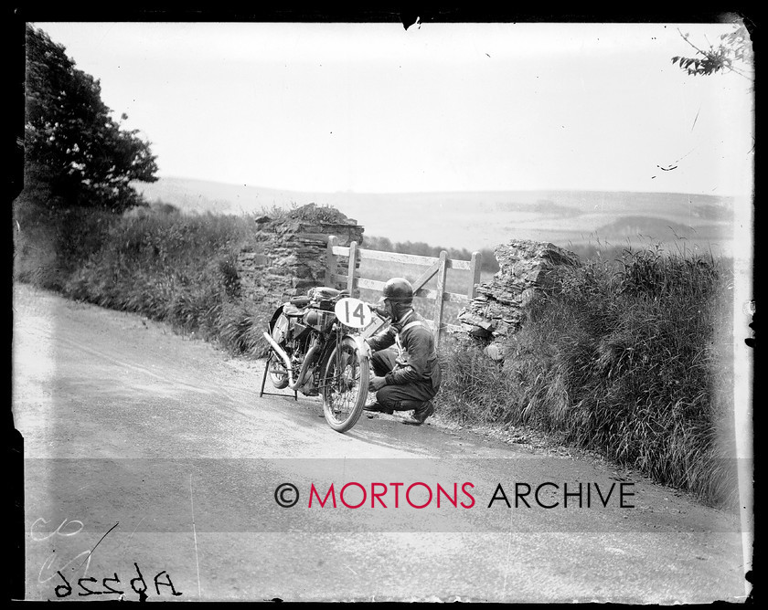 A6226 
 TT Junior/Lightweight 1926. Problems with the 250cc Enfield ridden by Ben Bicknell. His first lap took five minutes short of an hour, but he recovered to fifth. 
 Keywords: 1926, a6226, glass plate, isle of mann, junior, lightweight, Mortons Archive, Mortons Media Group Ltd, Straight from the plate, the classic motorcycle