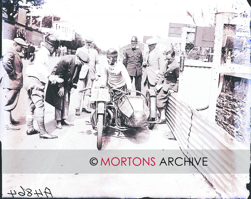 062 FROM THE PLATE 03 
 Dot proprietor Harry Reed (344cc model of his own manufacture) consults with his crew, including Dr. Low (with cap), about carring on with a faulty rear brake. 
 Keywords: 1925 Sidecar TT, 2011, December, Mortons Archive, Mortons Media Group, Sidecars, Straight from the plate, The Classic MotorCycle