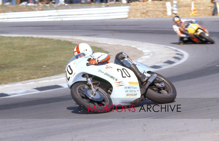 NNC 07 11 11 007 
 NNC 07 11 11 007 - Dave Aldana on a Yamaha leads Barry Sheene on a Suzuki 
 Keywords: 1979 GB v US, Brands Hatch, Mortons Archive, Mortons Media Group, Nick Nicholls