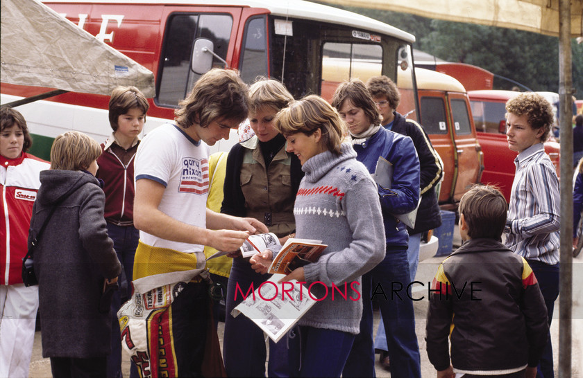 B 013 
 Cockney Rebel - Barry Sheene - Always make time for the fans... 
 Keywords: 2012, Barry Sheene, Bookazine, Classic British Legends, Mortons Archive, Mortons Media Group