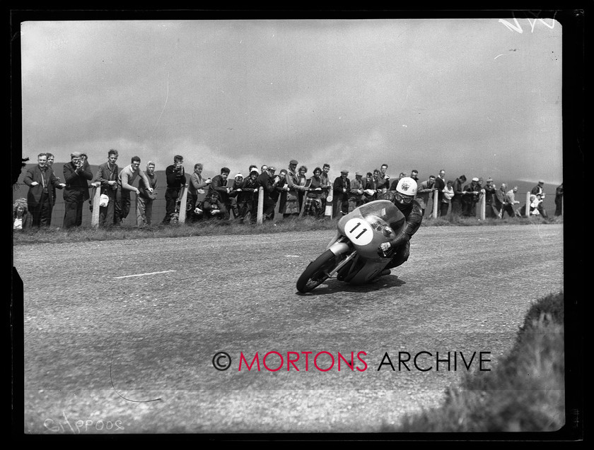 20099-12 
 1960 Senior TT. 
 Keywords: 1960, 20099-01, glass plate, isle of man, matchless, Mortons Archive, Mortons Media Group Ltd, murray, norton, pound, senior, Straight from the plate, the classic motorcycle, tt, tt senior 1960, windy, 20099-02, mizen, smith, 20099-03, hartle, mv, 20099-04, john surtees, 20099-05, beevers, glazebrook, moule, 20099-06, ekstrom, northwood, 20099-07, kepple, simmonds, 20099-08, dale, 20099-09, 20099-10, anderson, 20099-11, driver, 20099-12