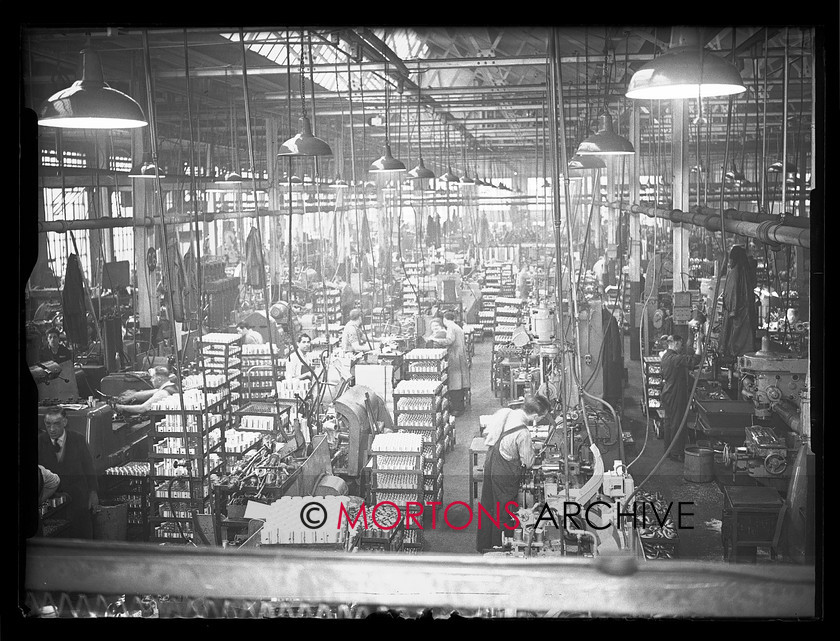 19674-17 
 Villiers engineering, Wolverhampton. Scooter engine production, machine shop. 
 Keywords: 1959, 19674-17, August 2009, engine, glass plate, machine shop, Mortons Archive, Mortons Media, Mortons Media Group Ltd., production, scooter, scooter engine production, Straight from the plate, The Classic MotorCycle, villiers, villiers engineering, wolverhampton